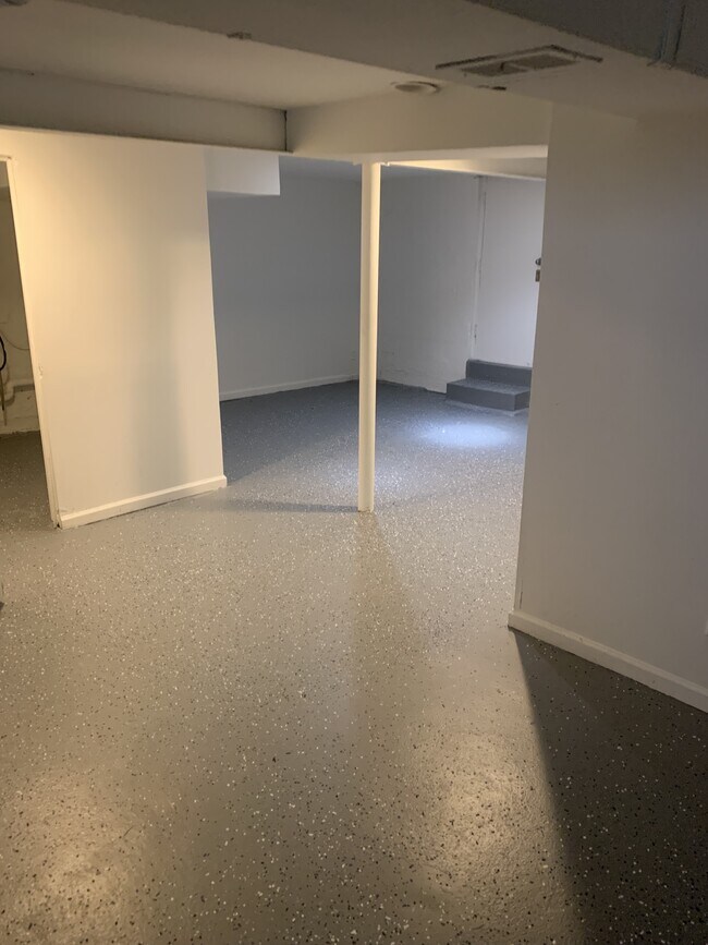 Building Photo - 4067 Paxton Blvd