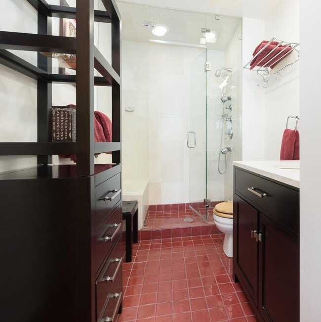 Building Photo - Available now!  Year lease!   Three Bedroo...