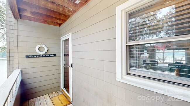 Building Photo - 9816 Emerald Point Dr