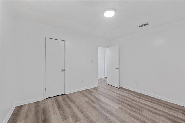 Building Photo - 200 Tanglewood Dr