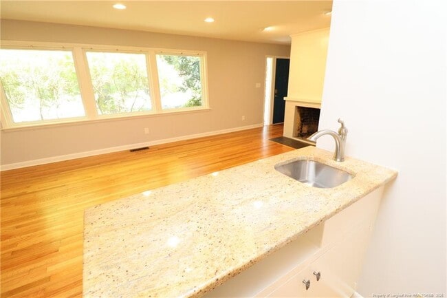 Building Photo - 1009 Dogwood Ln