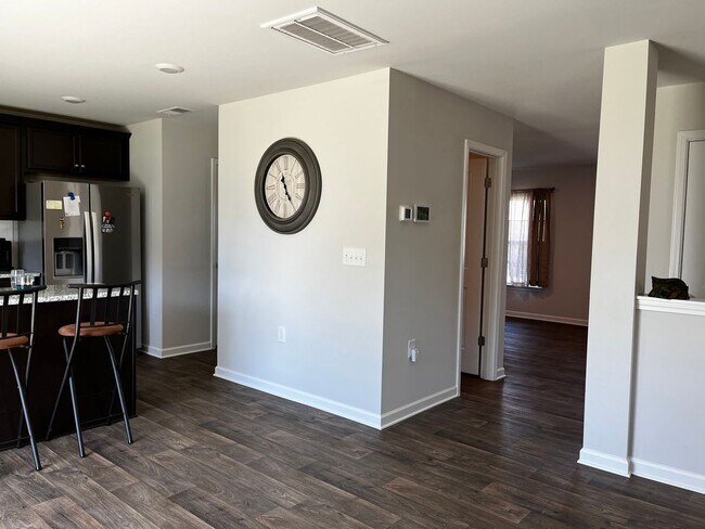 Building Photo - Beautiful 2 story home in the new Lake Tyl...