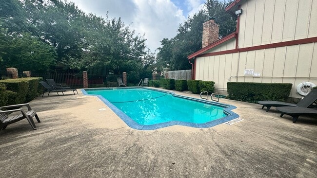 Building Photo - 8903 Trone Cir