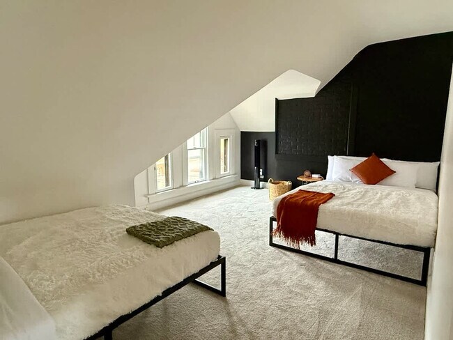 Building Photo - 309-311 West 4th Avenue-SI ID1265639P