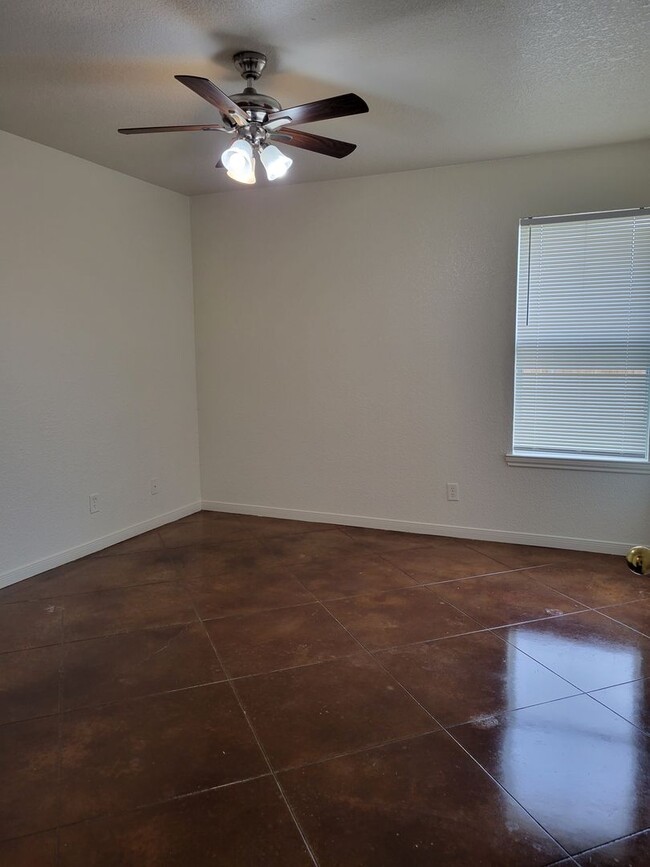 Building Photo - 3503 Dustin Ct