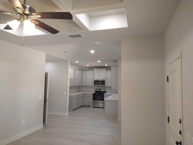 Building Photo - 1000 Wooded Holw Ct