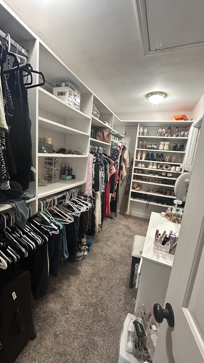 Building Photo - 6718 Deep Creek Dr