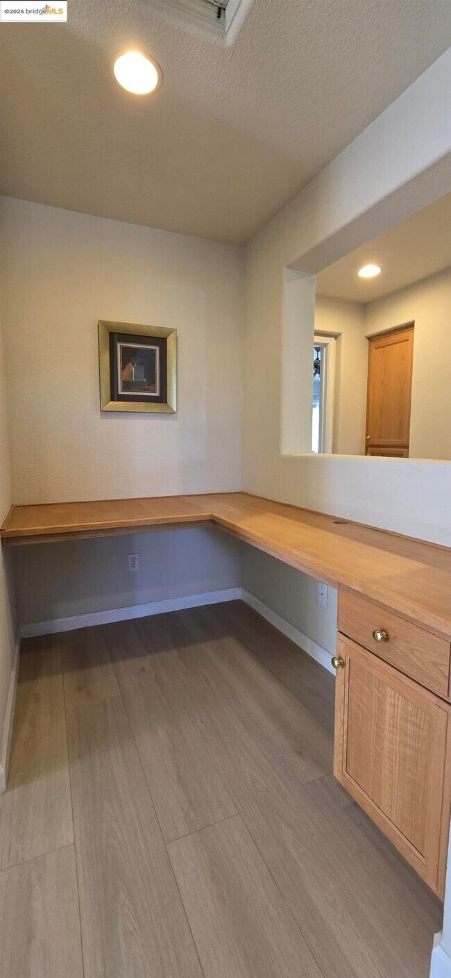Building Photo - 988 Chamomile Ln