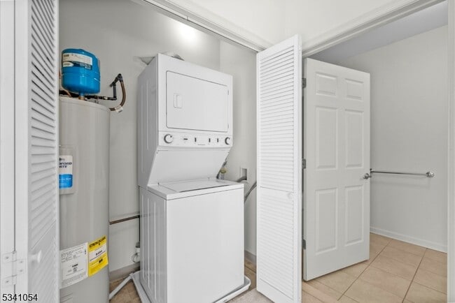 Building Photo - 21 Park Dr