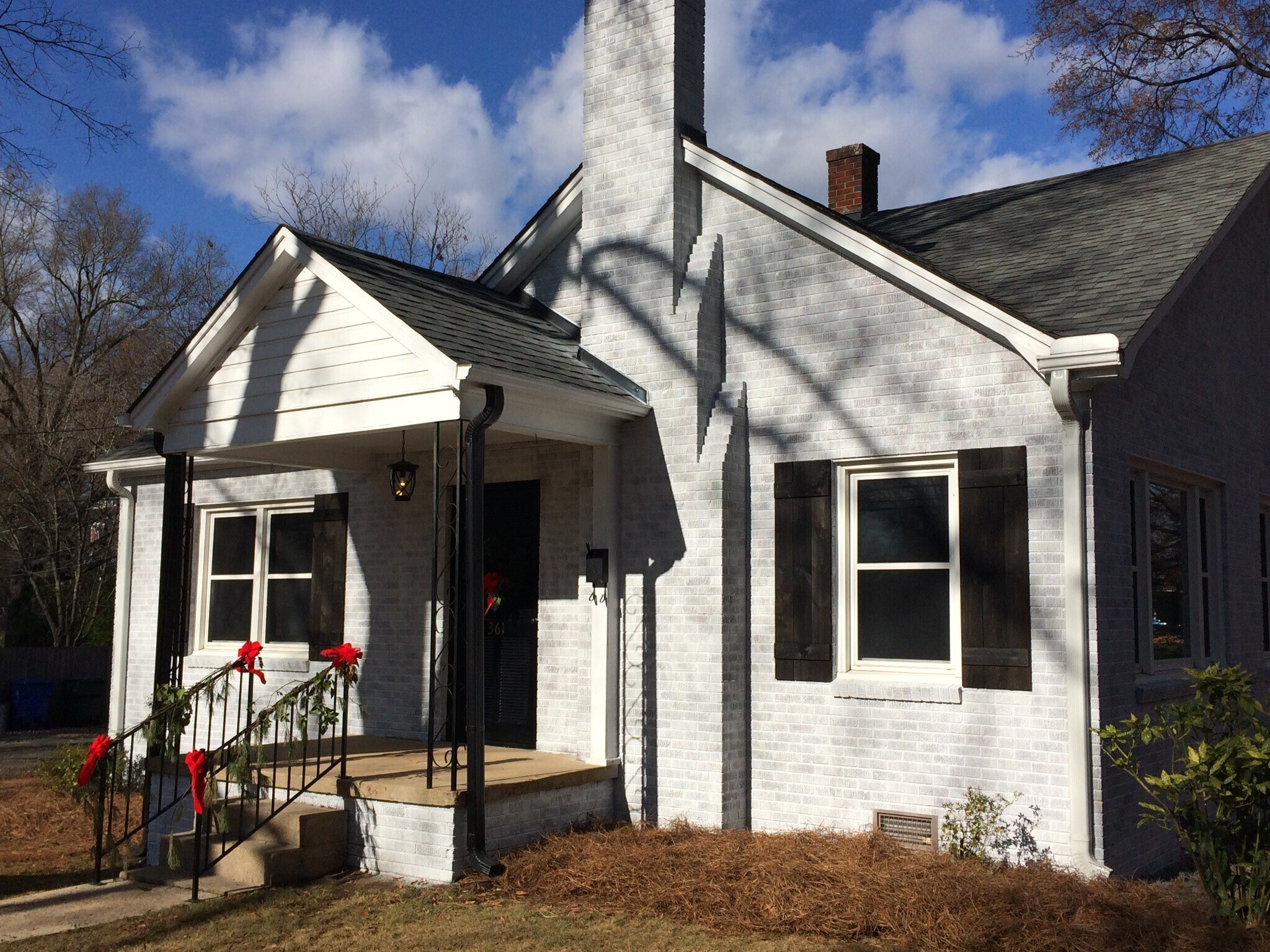 BEAUTIFUL DOWNTOWN MOORESVILLE HOME FOR RENT INCLUDES LAWN SERVICE AND GARAGE - 361 W Wilson Ave