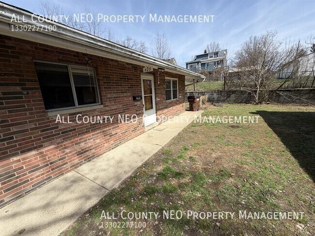 Building Photo - 429 Sullivan Ave