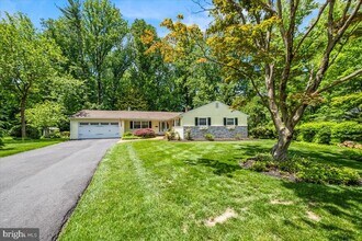 Building Photo - 40 Pine knoll Dr
