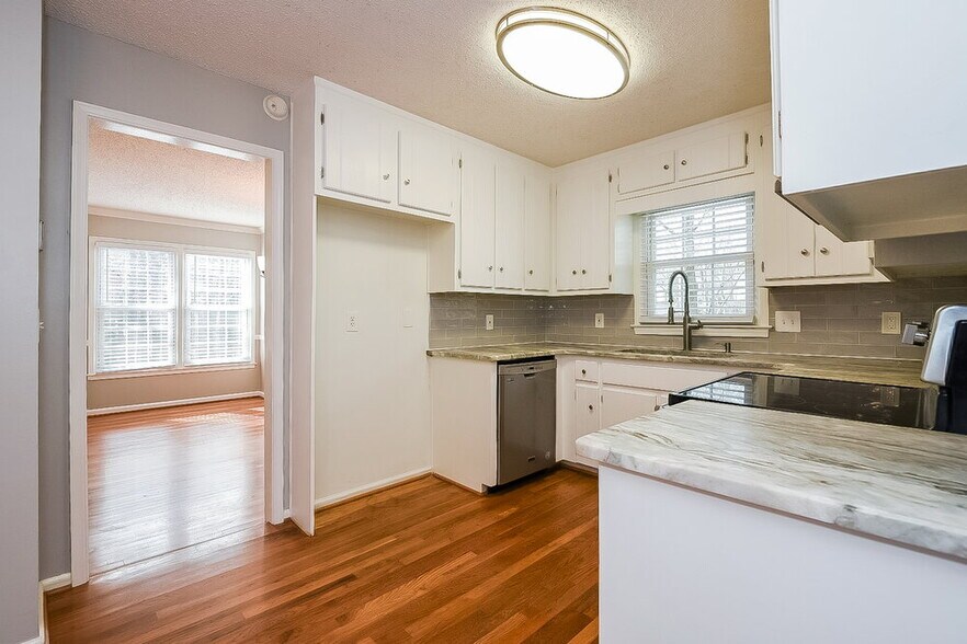 Building Photo - 28 Peggy Ct NW