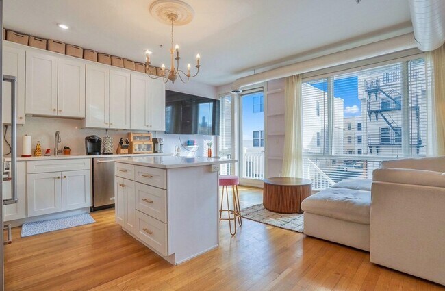 Building Photo - 414 1st St