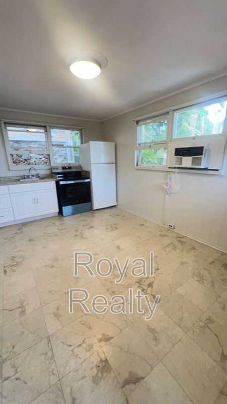 Building Photo - 3834 Anuhea St