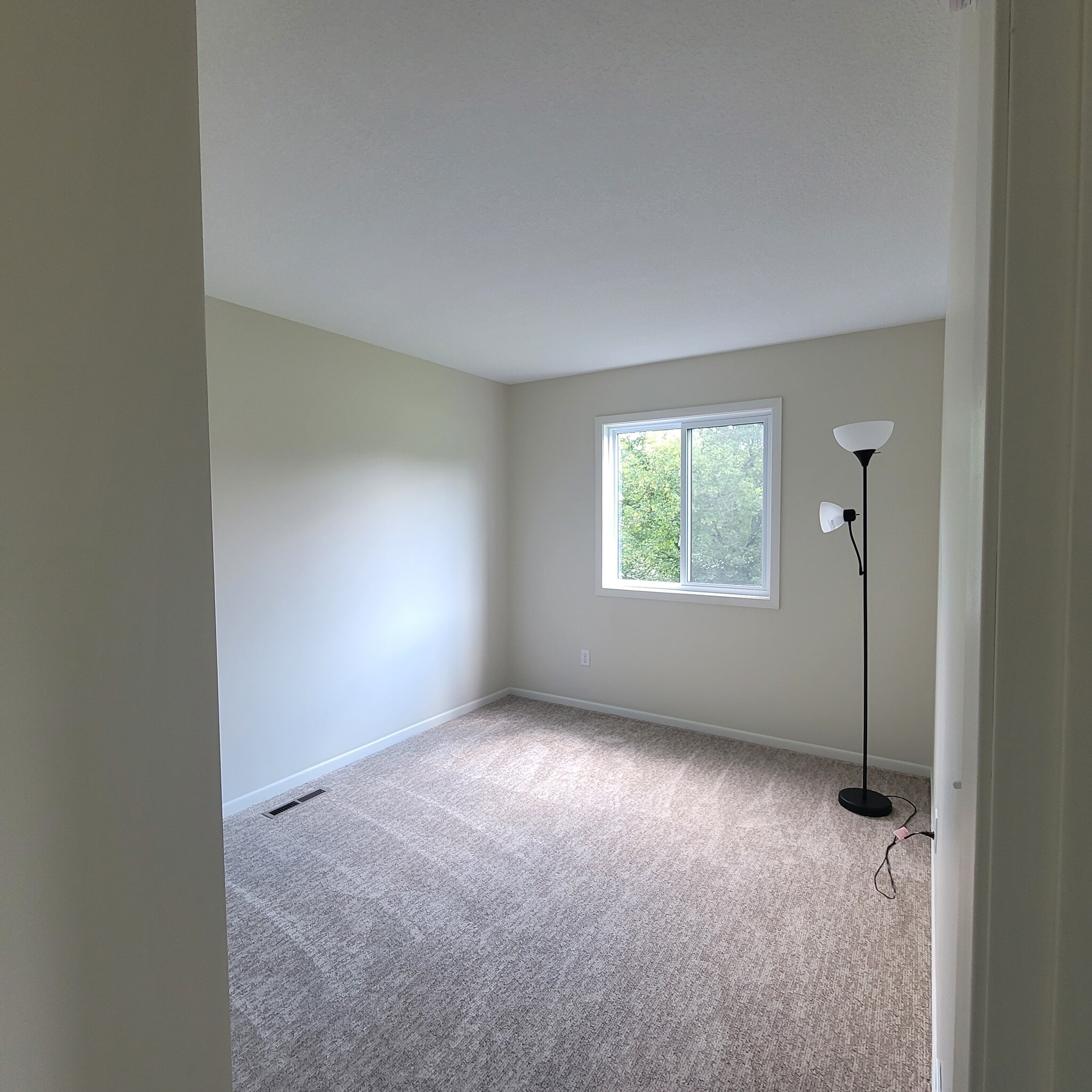 Bed 1 - 9931 Cord St NE