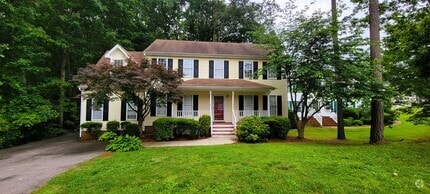 Building Photo - Large traditional colonial in Chester with...