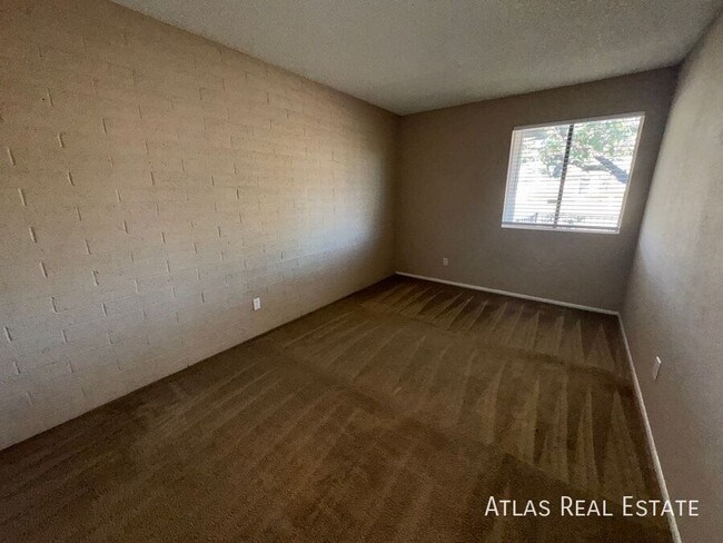 Building Photo - AVAILABLE NOW! 4 WEEKS FREE RENT-2 BED 1 B...