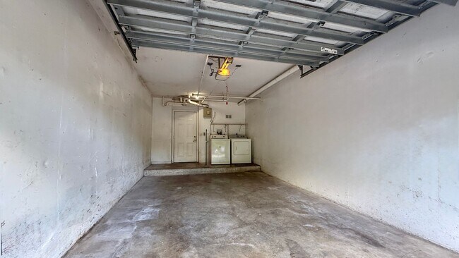 Building Photo - 2/2 First Floor with Garage + Lake View – Grand Isles