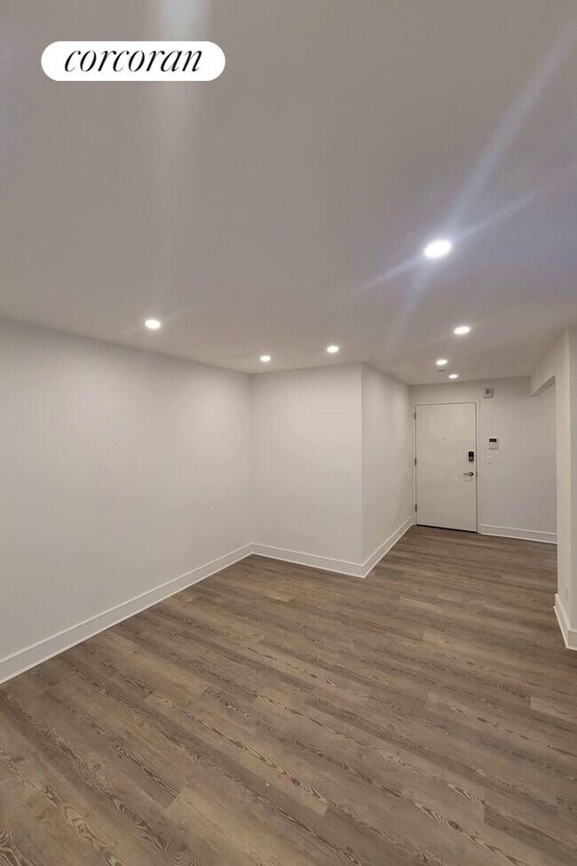Building Photo - 45 W 81st St