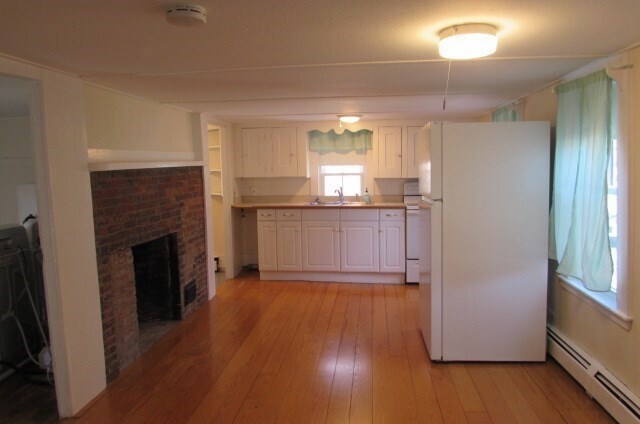 Building Photo - 316 Main St