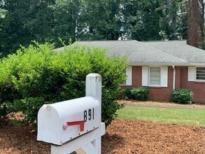 Building Photo - 891 Parkway Dr