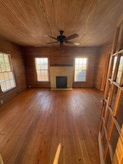 Building Photo - "Charming 1-Bedroom Greenville Retreat with Rustic Hardwood Floors!"