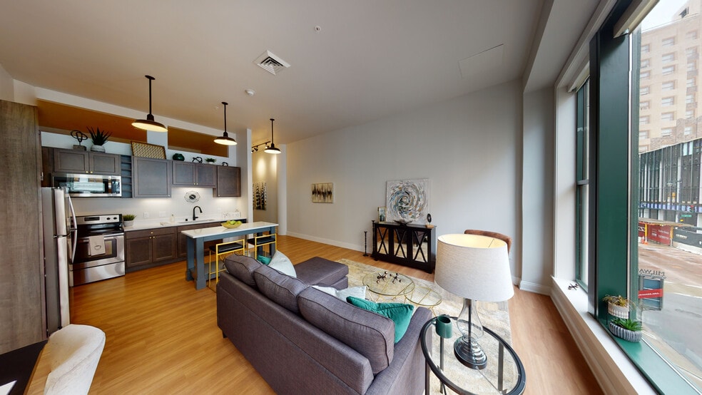 Building Photo - Plankinton Clover