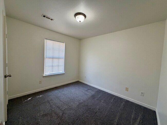 Building Photo - 297 Graystone Cir