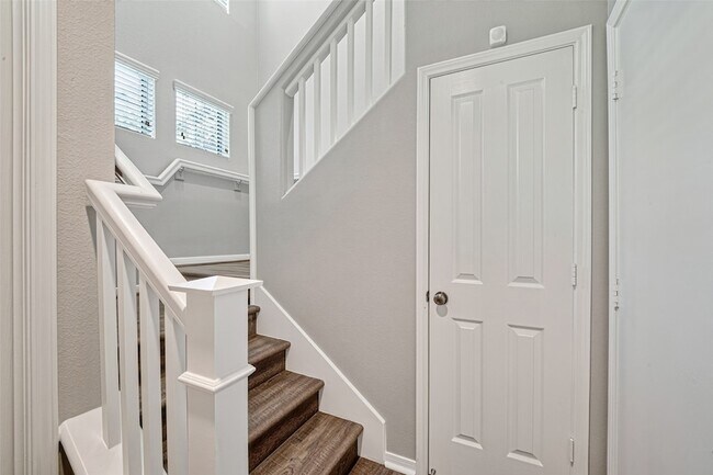 Building Photo - 77 Woodlily Pl
