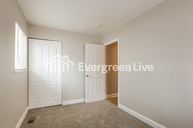 Building Photo - 8816 Montery Ct