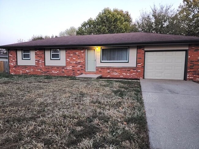 Primary Photo - 206 N Oakwood Ave