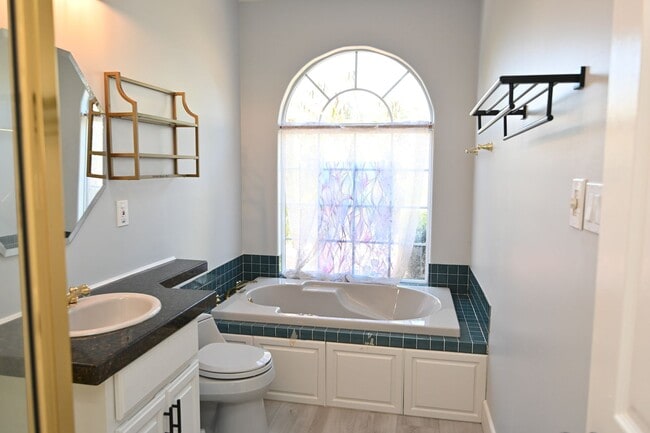 Building Photo - Nice Willow Glen Bungalow, Pet Friendly, 2...