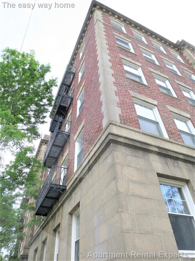 Building Photo - 36 College Ave
