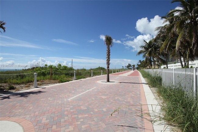 Building Photo - 5161 Collins Ave