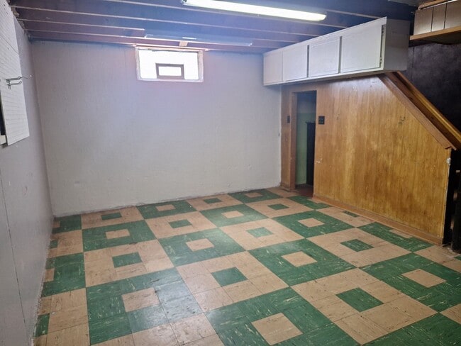 Building Photo - Charming 3 bedroom bungalow freshly updated