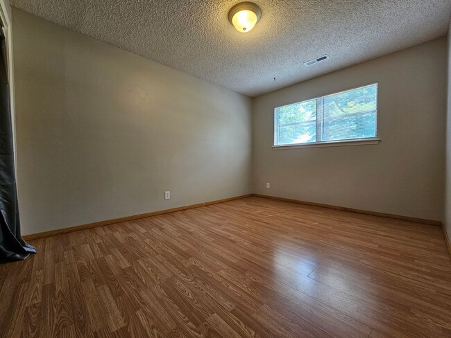 Building Photo - 4502 Garden Center Dr