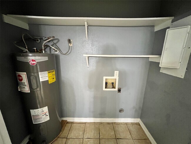 Building Photo - 14003 Hollow Pines Ct