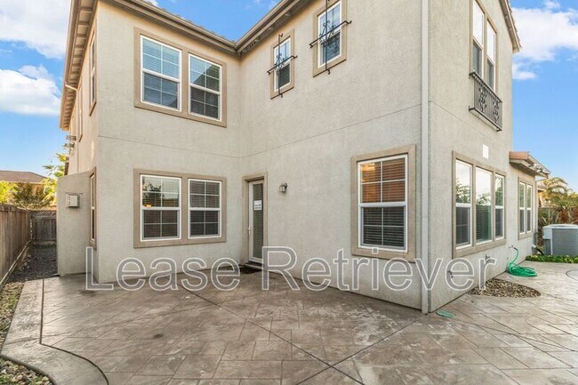 Building Photo - 479 W Esplanade Dr