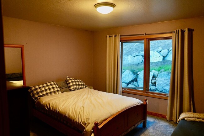 Building Photo - Nice house in Stateline available Septembe...