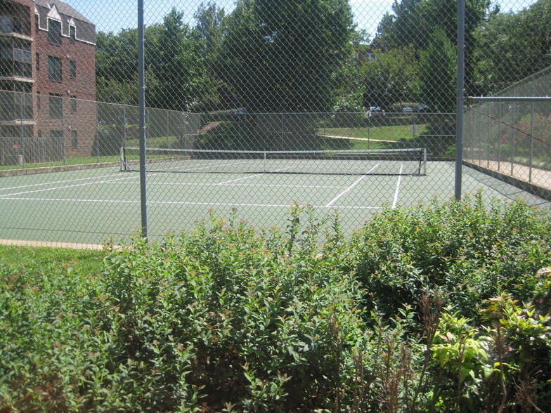 Tennis Court - 2100 Langston Blvd