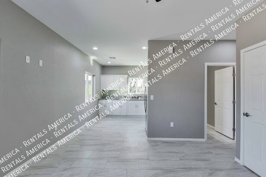 Building Photo - 1625 N Mountain View Ave