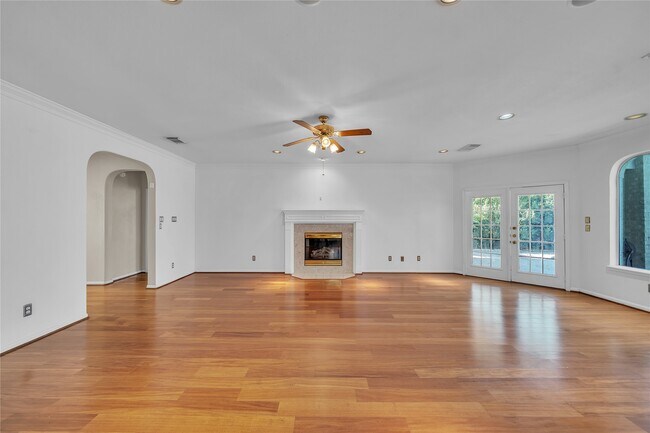 Building Photo - 1423 Meadow Lakes Dr