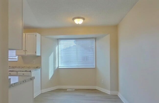 Building Photo - Beautiful Home In Saint Paul St Available Now!