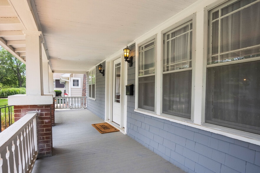 Building Photo - 640 48th St