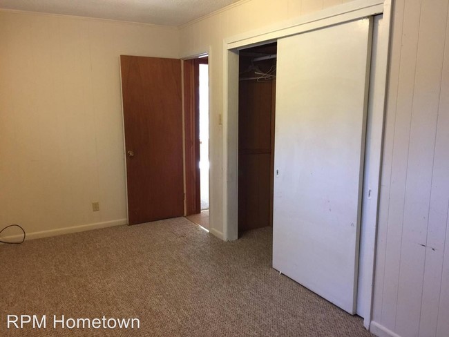 Building Photo - 3 br, 2 bath House - 1308 West St. Louis