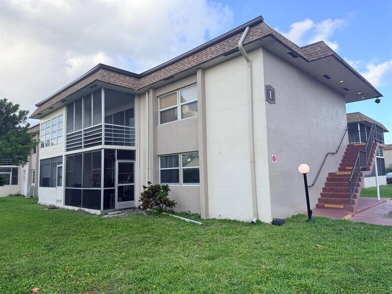 Building Photo - 500 Davis Rd