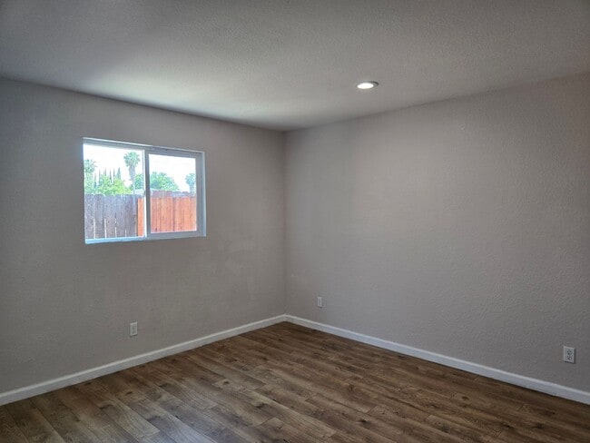 Building Photo - Algen420 - 7/$495/10 - A