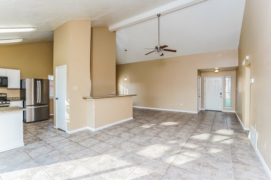 Building Photo - 14806 Chasemont Dr