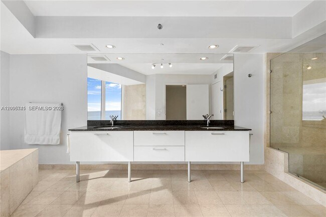 Building Photo - 17201 Collins Ave